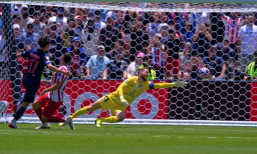 Atletico Madrid's goalkeeper Jan Oblak, right, fails to block a shot by Paris Saint-Germain's Vitinha, left, to score his side's second goal during the Club World Cup group B soccer match between PSG and Atletico Madrid, in Pasadena, Calif., Sunday, June 15, 2025. (AP Photo/Mark J. Terrill)