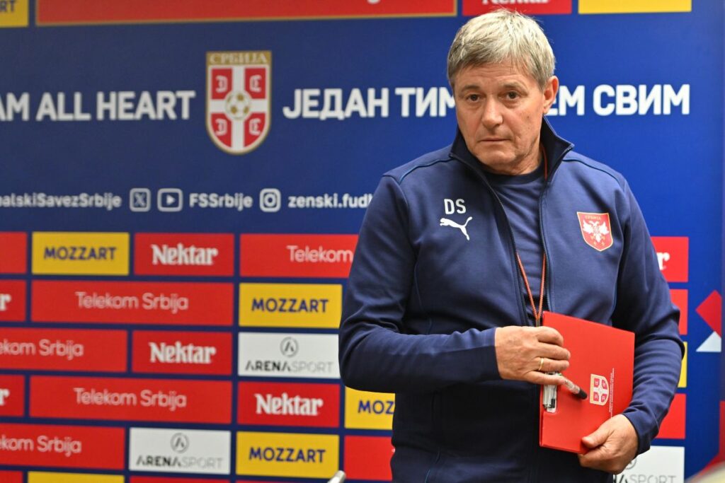 DRAGAN STOJKOVIC PIKSI selektor i trener fudbalera reprezentacije Srbije na pres konferenciji pred utakmicu kvalifikacija za FIFA Svetsko prvenstvo protiv Andore na stadionu Dubocica, Leskovac 09.06.2025. godine Foto: Marko Metlas
Fudbal, Reprezentacija, Srbija, Andora, Kvalifikacije za Svetsko prvenstvo