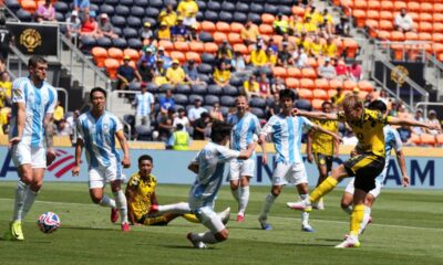 Borussia Dortmund's Daniel Svensson, right, scores his side's opening goal during the Club World Cup Group F soccer match between Borussia Dortmund and Ulsan in Cincinnati, Wednesday, June 25, 2025. (AP Photo/Jeff Dean)