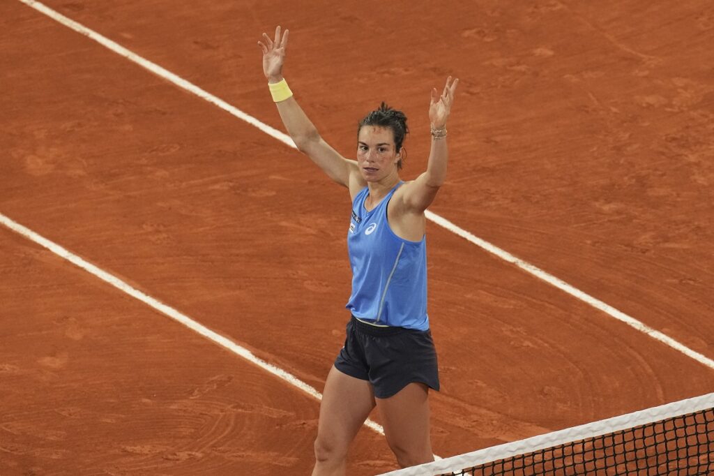 France's Lois Boisson celebrates as she won the quarterfinal match of the French Tennis Open against Russia's Mirra Andreeva at the Roland-Garros stadium in Paris, Wednesday, June 4, 2025. (AP Photo/Christophe Ena)