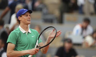 Italy's Jannik Sinner celebrates as he won the quarterfinal match of the French Tennis Open against Kazakhstan's Alexander Bublik at the Roland-Garros stadium in Paris, Wednesday, June 4, 2025. (AP Photo/Lindsey Wasson)
