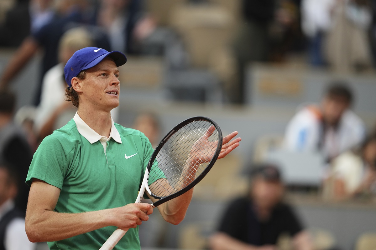 Italy's Jannik Sinner celebrates as he won the quarterfinal match of the French Tennis Open against Kazakhstan's Alexander Bublik at the Roland-Garros stadium in Paris, Wednesday, June 4, 2025. (AP Photo/Lindsey Wasson)