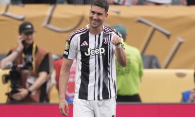 Juventus' Dusan Vlahovic reacts after scoring from a penalty kick during the Club World Cup Group G soccer match between Juventus and Wydad AC in Philadelphia, Sunday, June 22, 2025. (AP Photo/Chris Szagola)