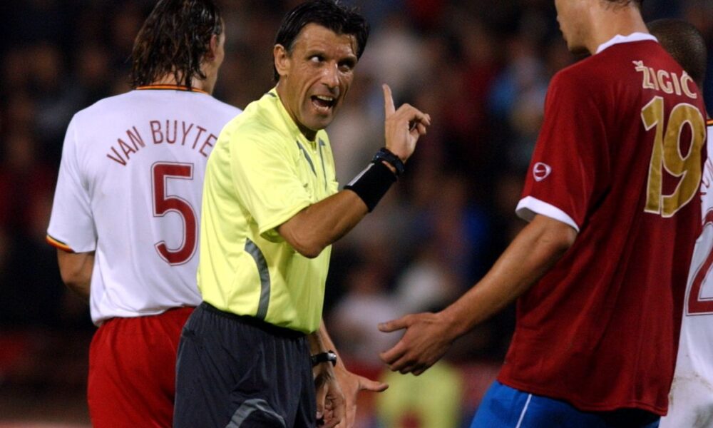 FUDBAL - DOMENICO MESSINA - Domeniko Mesina, sudija iz Italije, i NIKOLA ZIGIC, fudbaler Srbije. Beograd, 07.10.2006. photo:N.Parausic