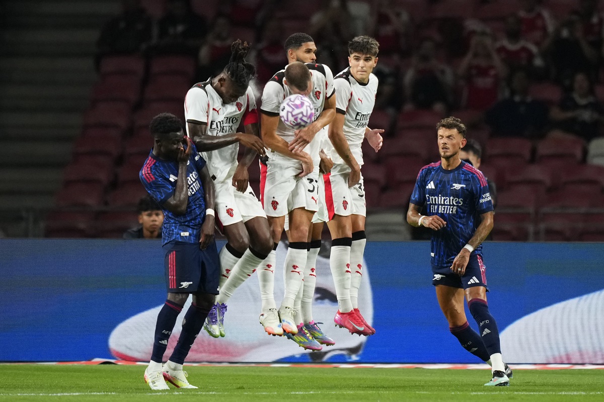 AC Milan's players in white blocks the ball during a friendly match against Arsenal for the Singapore Festival of Football at the National Stadium in Singapore, Wednesday, July 23, 2025. (AP Photo/Vincent Thian)