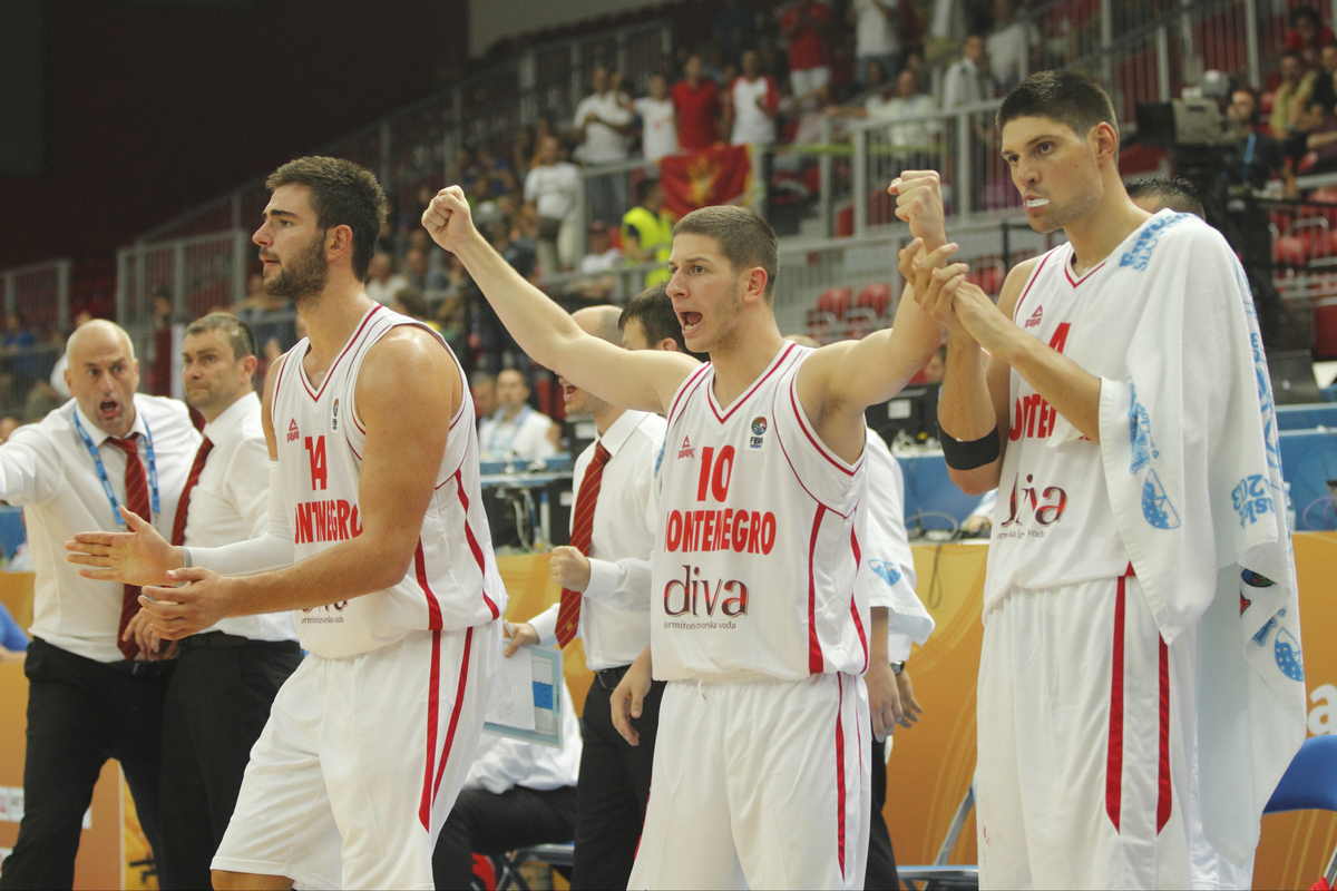 Bojan Dubljevic, Nikola Ivanovic. Nikola Vucevic radost kosarka reprezentacija Crna Gora Evropsko prvenstvo Eurobasket Slovenija 2013 godine protiv Letonija hala Podmezakla Jesenice 05.09.2013. godine Foto: Marko Metlas