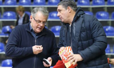 NEBOJSA COVIC predsednik kosarkasa Crvene zvezde i MIODRAG RAZNATOVIC MISKO menadzer na utakmici Jadranske ABA lige protiv Krke Novo Mesto u hali Aleksandar Nikolic Pionir, Beograd 06.01.2020. godine Foto: Marko Metlas Kosarka, Crvena zvezda, Jadranska ABA liga, Krka Novo Mesto