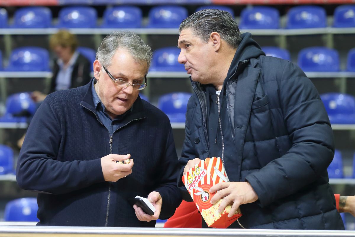 NEBOJSA COVIC predsednik kosarkasa Crvene zvezde i MIODRAG RAZNATOVIC MISKO menadzer na utakmici Jadranske ABA lige protiv Krke Novo Mesto u hali Aleksandar Nikolic Pionir, Beograd 06.01.2020. godine Foto: Marko Metlas Kosarka, Crvena zvezda, Jadranska ABA liga, Krka Novo Mesto