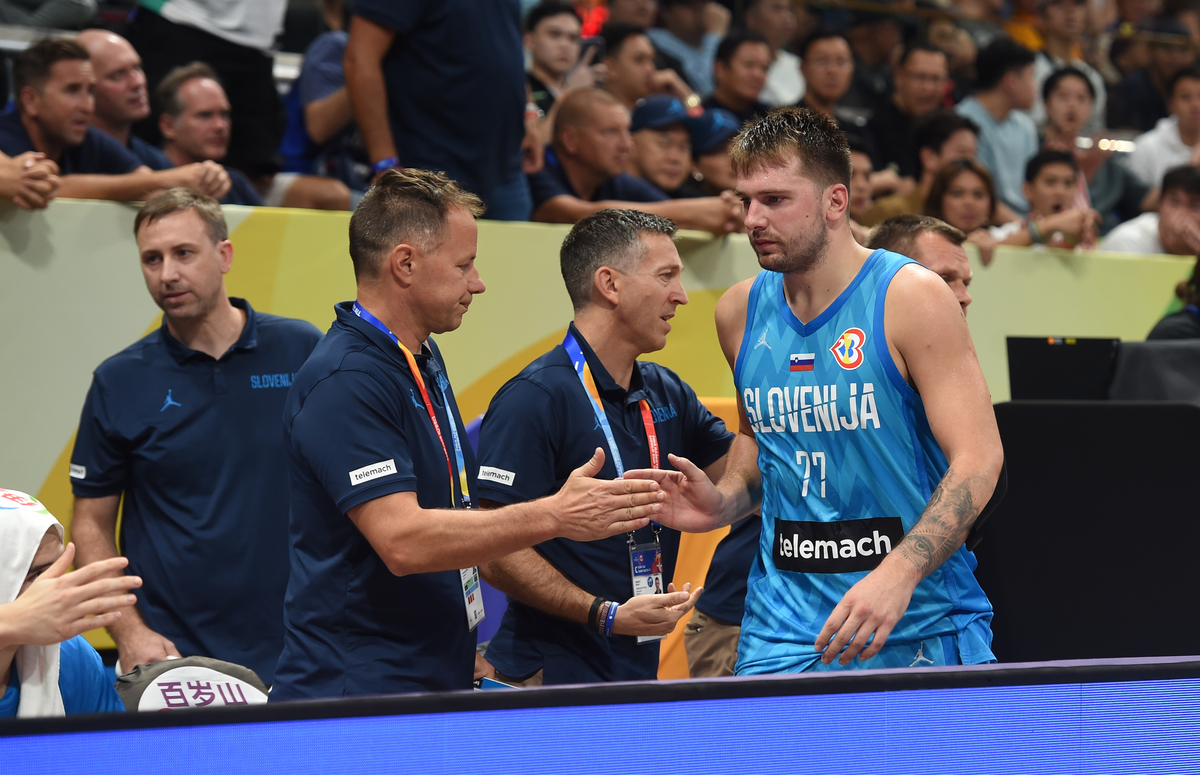 LUKA DONCIC, kosarkas Slovenije, iskljucen napusta teren na utakmici FIBA Svetskog prvenstva protiv Kanade, u MOA Arena. Manila, 06.09.2023. photo: Nebojsa Parausic / MN press photo Kosarka, FIBA, World Cup, Slovenija, Kanada