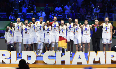 Kosarkasi reprezentacije Nemacke, proslavljaju pobedu na utakmici finala FIBA Svetskog prvenstva protiv Srbije, u MOA Arena. Manila, 10.09.2023. photo: Nebojsa Parausic / MN press photo Kosarka, FIBA World Cup, Srbija, Nemacka