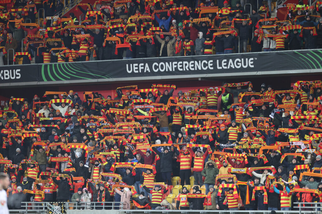 NAVIJACI fudbalera Jagelonije Bjalistok na utakmici Plej ofa UEFA Lige Konferencija protiv TSC Backa Topola na stadionu Jagelonije, Bjalistok 20.02.2025. godine Foto: MN PRESS Fudbal, TSC Backa Topola, UEFA Liga Konferencija, Plej of, Jagelonija Bjalistok