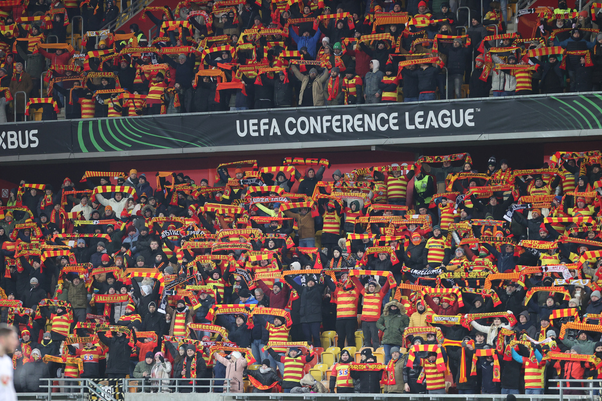 NAVIJACI fudbalera Jagelonije Bjalistok na utakmici Plej ofa UEFA Lige Konferencija protiv TSC Backa Topola na stadionu Jagelonije, Bjalistok 20.02.2025. godine Foto: MN PRESS Fudbal, TSC Backa Topola, UEFA Liga Konferencija, Plej of, Jagelonija Bjalistok