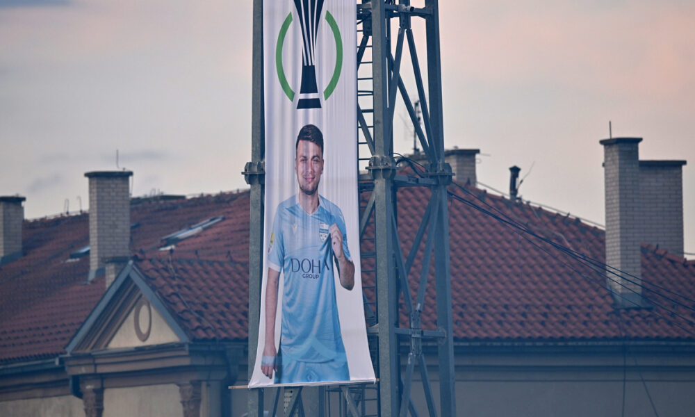 ADEM LJAJIC zastava fudbaler Crvene zvezde na utakmici Superlige Prvenstva Srbije protiv Novog Pazara na Gradskom stadionu , Novi Pazar, 17.05.2025. godine Foto: Mladjan Ivanovic Fudbal, Crvena zvezda, Superliga Prvenstvo Srbije, Novi Pazar