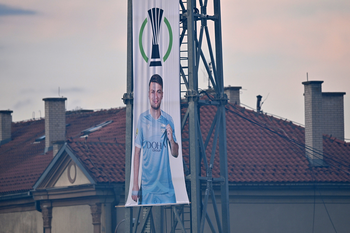 ADEM LJAJIC zastava fudbaler Crvene zvezde na utakmici Superlige Prvenstva Srbije protiv Novog Pazara na Gradskom stadionu , Novi Pazar, 17.05.2025. godine Foto: Mladjan Ivanovic Fudbal, Crvena zvezda, Superliga Prvenstvo Srbije, Novi Pazar
