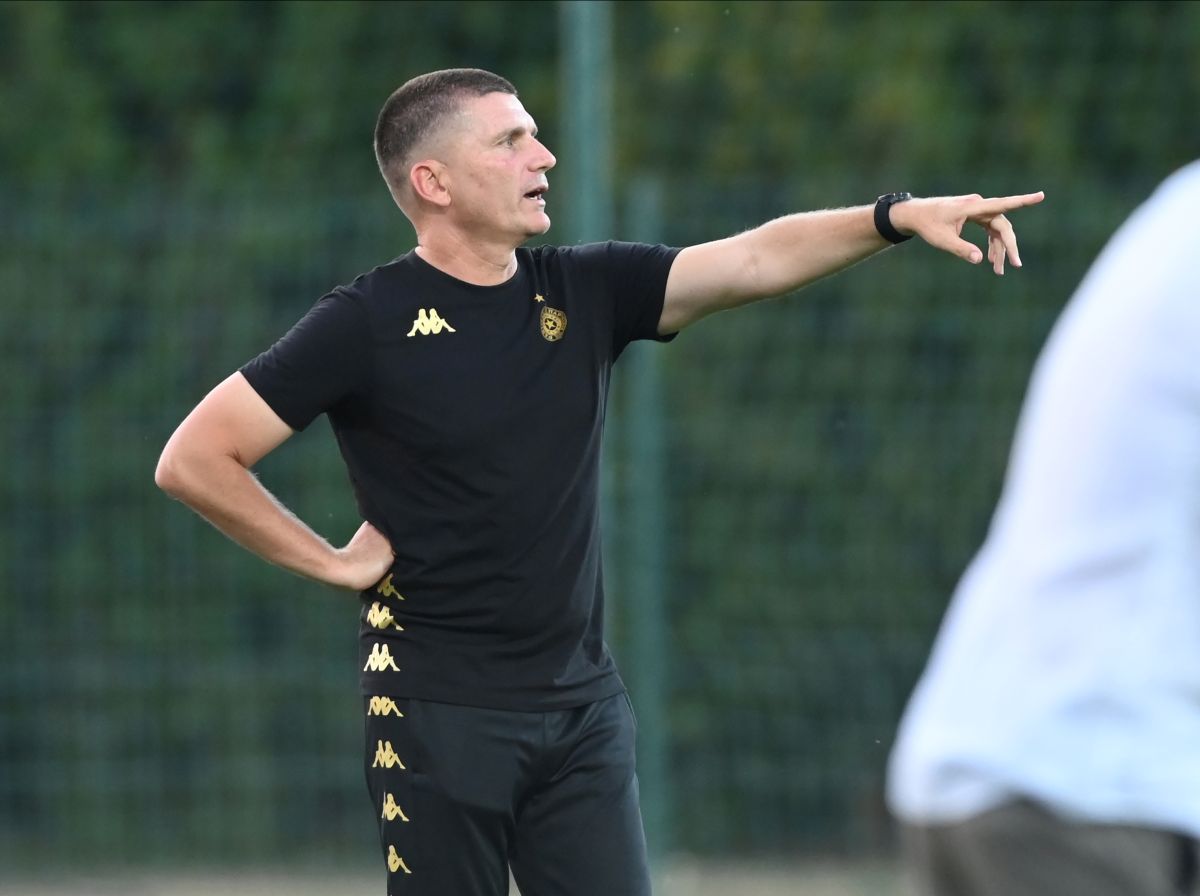 SRDJAN BLAGOJEVIC, trener fudbalera Partizana, na prijateljskoj utakmici protiv Rodine, na stadionu SC FSS. Stara Pazova, 26.06.2025. foto: Nebojsa Parausic Fudbal, Partizan, Rodina Moskva