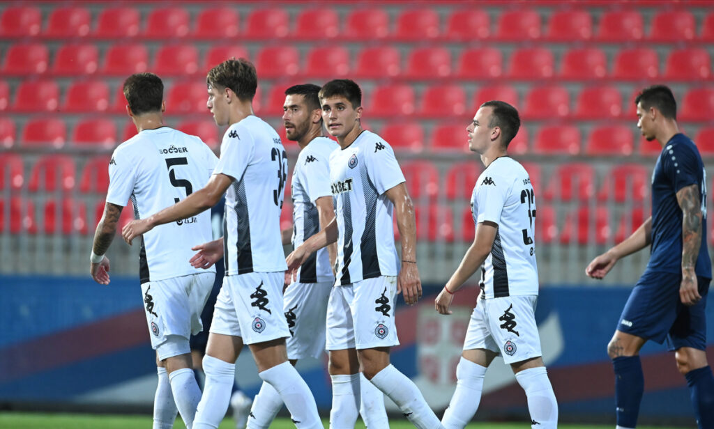 Fudbaleri Partizana, proslavljaju gol na prijateljskoj utakmici protiv Rodine, na stadionu SC FSS. Stara Pazova, 26.06.2025. foto: Nebojsa Parausic Fudbal, Partizan, Rodina Moskva