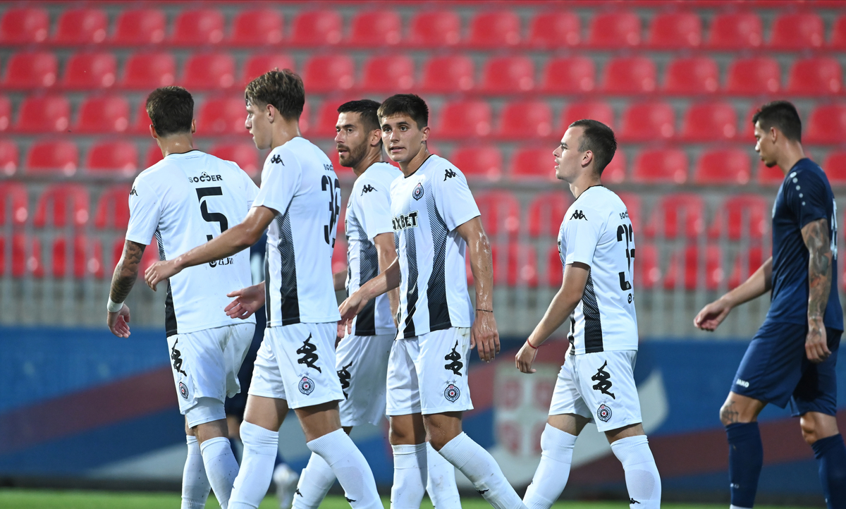 Fudbaleri Partizana, proslavljaju gol na prijateljskoj utakmici protiv Rodine, na stadionu SC FSS. Stara Pazova, 26.06.2025. foto: Nebojsa Parausic Fudbal, Partizan, Rodina Moskva