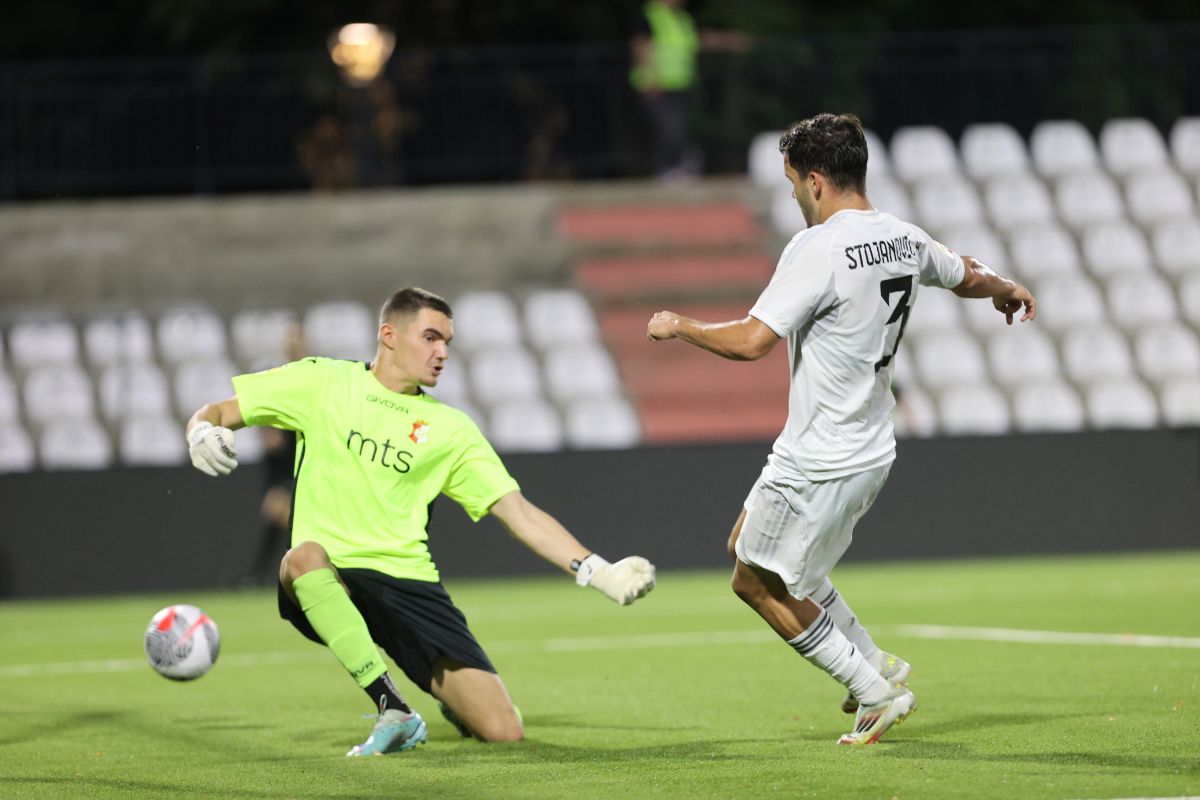 ANDREJA STOJANOVIC, fudbaler Cukarickog, na prvenstvenoj utakmici protiv Napretka, i golman LAZAR BALEVIC, na stadionu SC Mladost. Pancevo, 19.07.2025. foto: MN Press / mr Fudbal, Cukaricki, Napredak