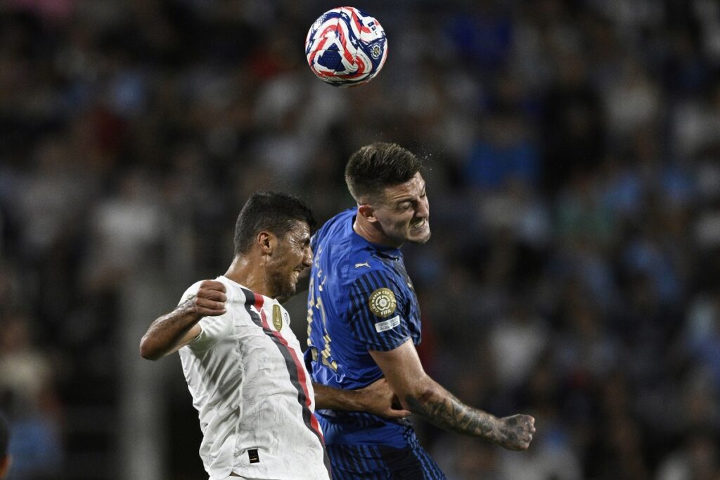 Manchester City's Rodri and Al-Hilal's Sergej Milinkovic-Savic head the ball during the Club World Cup round of 16 soccer match between Manchester City and Al Hilal in Orlando, Fla., Monday, June 30, 2025. (AP Photo/Phelan Ebenhack)