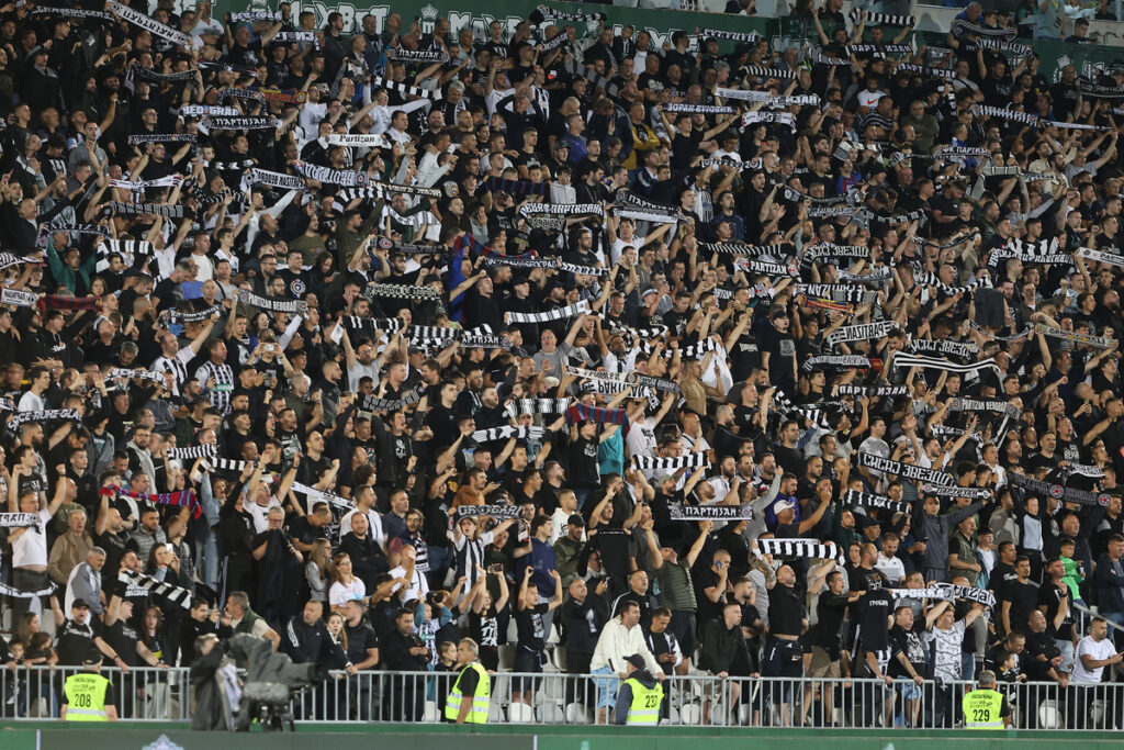 Grobari, Navijači Partizana na utakmici kvallifikacija za UEFA Ligu Evrope protiv AEK-a na stadionu Partizana, Beograd 17.07.2025. godine Foto: Ivica Veselinov / MN PRESS FUDBAL, FOOTBALL, UEFA EUROPA LEAGUE, LIGA EVROPE, PARTIZAN, AEK LARNAKA, AEK LARNACA