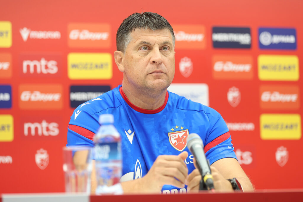 VLADAN MILOJEVIC trener fudbalera Crvene Zvezde na konferenciji pred utakmicu kvalifikacija za UEFA Ligu Sampiona protiv Linkolna na stadionu Rajko Mitic, Beograd 28.07.2025. godine Foto: Ivica Veselinov / MN PRESS FUDBAL, FOOTBALL, UEFA CHAMPIONS LEAGUE, LIGA SAMPIONA, CRVENA ZVEZDA, RED STAR
