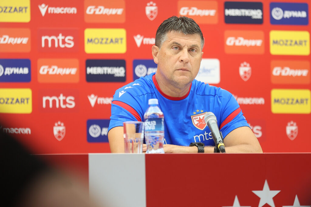 VLADAN MILOJEVIC trener fudbalera Crvene Zvezde na konferenciji pred utakmicu kvalifikacija za UEFA Ligu Sampiona protiv Linkolna na stadionu Rajko Mitic, Beograd 28.07.2025. godine Foto: Ivica Veselinov / MN PRESS FUDBAL, FOOTBALL, UEFA CHAMPIONS LEAGUE, LIGA SAMPIONA, CRVENA ZVEZDA, RED STAR