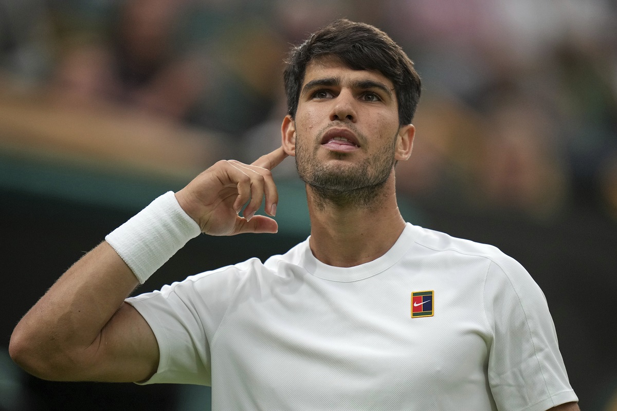 Spain's Carlos Alcaraz gestures as he plays Russia's Andrey Rublev during a fourth round men's singles match at the Wimbledon Tennis Championships in London, Sunday, July 6, 2025. (AP Photo/Alastair Grant)