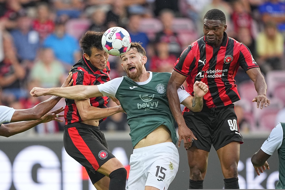 Hibernians' Jack Iredale, Hibernian, center, Midtjylland's Friday Etim, right, and Lee Han-beom, of South Korean, battle for the ball during the Europa League qualifying soccer match between FC Midtjylland and Hibernian at MCH Arena in Herning, Denmark, Thursday, July 24, 2025. (Bo Amstrup/Ritzau Scanpix via AP)