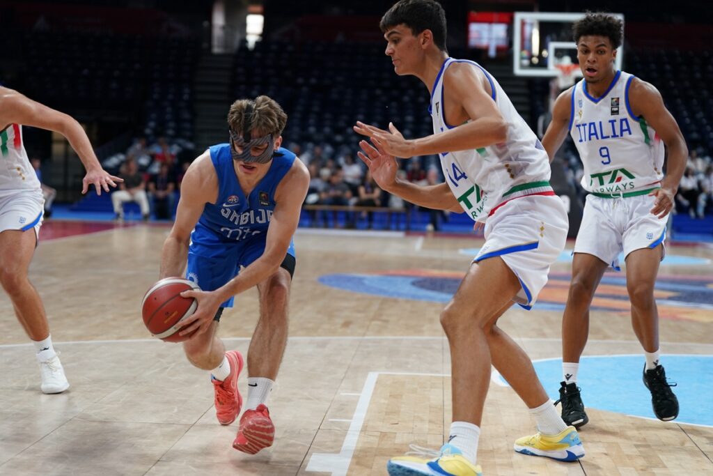 kosarkas U18 reprezentacije Srbije na utakmici FIBA Evropskog prvenstva 2025 protiv Italije u hali Beogradska arena, Beograd 31.07.2025. godine Foto: MN PRESS Kosarka, Srbija U18, Evropsko prvenstvo 2025, Italija U18