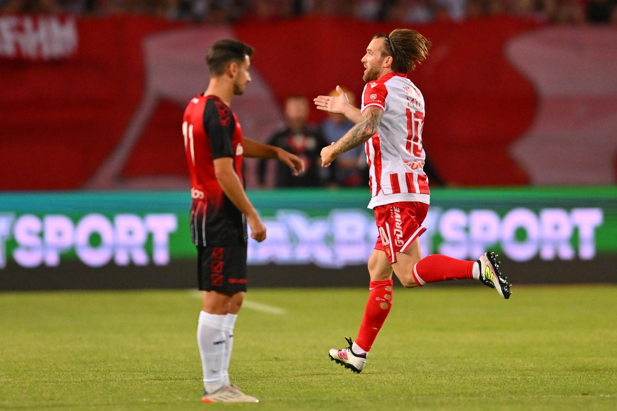 fudbaler Crvene zvezde na utakmici kvalifikacija za UEFA Ligu Sampiona protiv Linkoln Red Imps Gibraltar na stadionu Rajka Mitica, Beograd 29.07.2025. godine Foto: Marko Metlas Fudbal, Crvena zvezda, UEFA Liga Sampiona , Linkoln Red Imps Gibraltar, Kvalifikacije