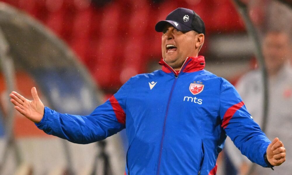 Trenera Crvene zvezde na utakmici kvalifikacija za UEFA Ligu Sampiona protiv Linkoln Red Imps Gibraltar na stadionu Rajka Mitica, Beograd 29.07.2025. godine Foto: Marko Metlas Fudbal, Crvena zvezda, UEFA Liga Sampiona , Linkoln Red Imps Gibraltar, Kvalifikacije