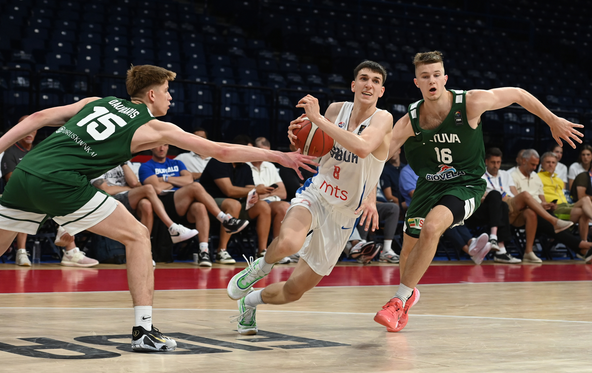 , mladi kosarkas Srbije U18, na utakmici prvenstva Evrope protiv Litvanije, u Beogradskoj areni. Beograd, 27.07.2025. foto: Nebojsa Parausic Kosarka, FIBA, U18 , Prvenstvo Evrope, Litvanija, Srbija