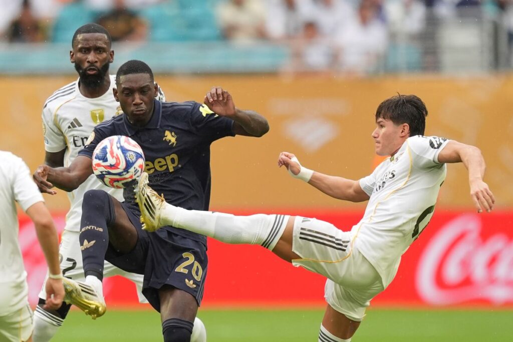 Juventus' Randal Kolo Muani, left, and Real Madrid's Fran Garcia fight for the ball during the Club World Cup round of 16 soccer match between Real Madrid and Juventus in Miami Gardens, Fla., Tuesday, July 1, 2025. (AP Photo/Rebecca Blackwell)