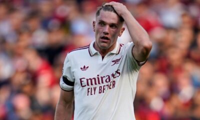 rsenal's Viktor Gyoekeres holds his head during the English Premier League soccer match between Manchester United and Arsenal at Old Trafford stadium in Manchester, England, Sunday, Aug. 17, 2025. (AP Photo/Dave Thompson)