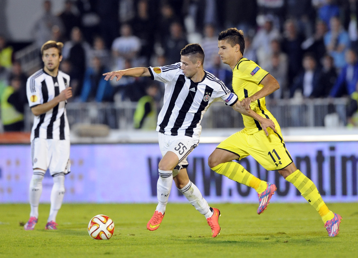 DANILO PANTIC, fudbaler Partizana, na utakmici UEFA Liga Evrope protiv Totenhem Hotspura, i ERIK LAMELA, na stadionu Partizana. Beograd, 18.09.2014. Foto: Nebojsa Parausic Fudbal, Partizan, UEFA Liga Evropa, Totenhem Hotspur