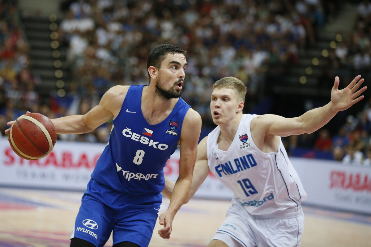 TOMAS SATORANSKY Tomas Satoranski kosarkas Ceske na utakmici FIBA Evropskog Prvenstva protiv ELIAS VALTONEN iz Finske u O2 Areni, Prag 06.09.2022. godine Foto: Ivica Veselinov / MN PRESS KOSARKA, BASKETBALL, FIBA, CESKA, CZECH REPUPLIC, FINSKA, FINLAND, EUROPEAN CHAMPIONSHIP, EVROPSKO PRVENSTVO