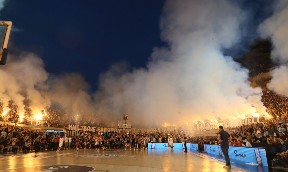 GROBARI navijaci kosarkasa Partizana na prijateljskoj utakmici protiv Fuenlabrade na stadionu Tasmajdan, Beograd 13.09.2023. godine Foto: Marko MetlasKosarka, Partizan, Prijateljska utakmica, Fuenlabrada