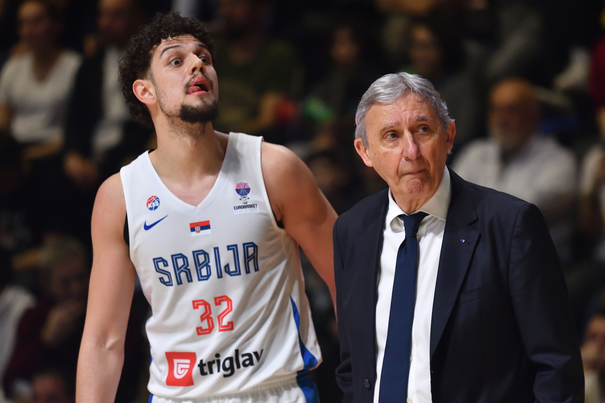 UROS TRIFUNOVIC i SVETISLAV PESIC selektor i trener kosarkasa reprezentacije Srbije na utakmici kvalifikacija za FIBA Evropsko prvenstvo 2025 protiv Gruzije u hali Aleksandar Nikolic Pionir, Beograd 24.02.2025. godine Foto: Marko Metlas Kosarka, Srbija, Kvalifikacije za Evropsko prvenstvo 2025, Gruzija