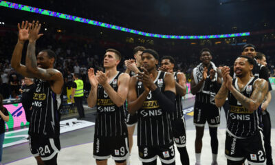 ISIAHA MIKE Ajzeja Majk, VANJA MARINKOVIC , FRANK NTILIKINA Frenk Ntilikina, CARLIK JONES Karlik Dzons kosarkasi Partizana na utakmici Jadranske ABA lige protiv Crvene zvezde u hali Beogradska arena, Beograd 21.04.2025. godine Foto: Marko Metlas Kosarka, Crvena zvezda, Jadranska ABA liga, Partizan