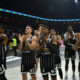 ISIAHA MIKE Ajzeja Majk, VANJA MARINKOVIC , FRANK NTILIKINA Frenk Ntilikina, CARLIK JONES Karlik Dzons kosarkasi Partizana na utakmici Jadranske ABA lige protiv Crvene zvezde u hali Beogradska arena, Beograd 21.04.2025. godine Foto: Marko Metlas Kosarka, Crvena zvezda, Jadranska ABA liga, Partizan