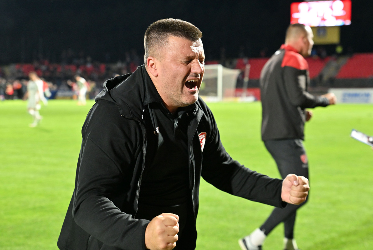 FEDJA DUDIC, trener fudbalera Radnickog, proslavlja pobedu na prvenstvenoj utakmici protiv TSC, na stadionu Cika Daca. Kragujevac, 25.05.2025. foto: Mladjan Ivanovic Fudbal, Radnicki 1923, TSC