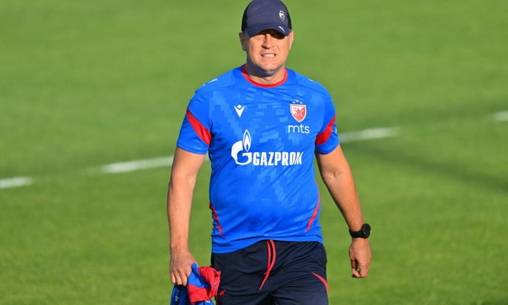 VLADAN MILOJEVIC trener fudbalera Crvene zvezde na treningu pred utakmicu kvalifikacija za UEFA Ligu Sampiona protiv Linkoln Red Imps Gibraltar na stadionu Rajka Mitica, Beograd 28.07.2025. godine Foto: Marko Metlas Fudbal, Crvena zvezda, UEFA Liga Sampiona , Linkoln Red Imps Gibraltar, Kvalifikacije