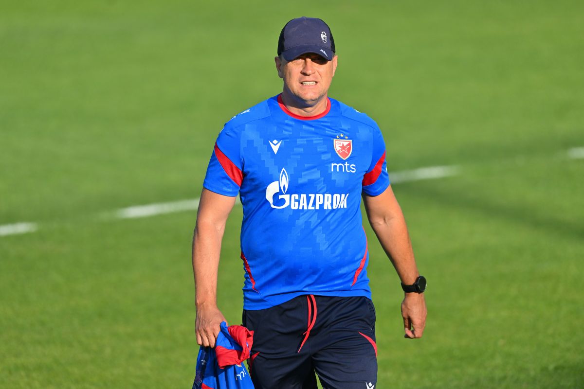 VLADAN MILOJEVIC trener fudbalera Crvene zvezde na treningu pred utakmicu kvalifikacija za UEFA Ligu Sampiona protiv Linkoln Red Imps Gibraltar na stadionu Rajka Mitica, Beograd 28.07.2025. godine Foto: Marko Metlas Fudbal, Crvena zvezda, UEFA Liga Sampiona , Linkoln Red Imps Gibraltar, Kvalifikacije