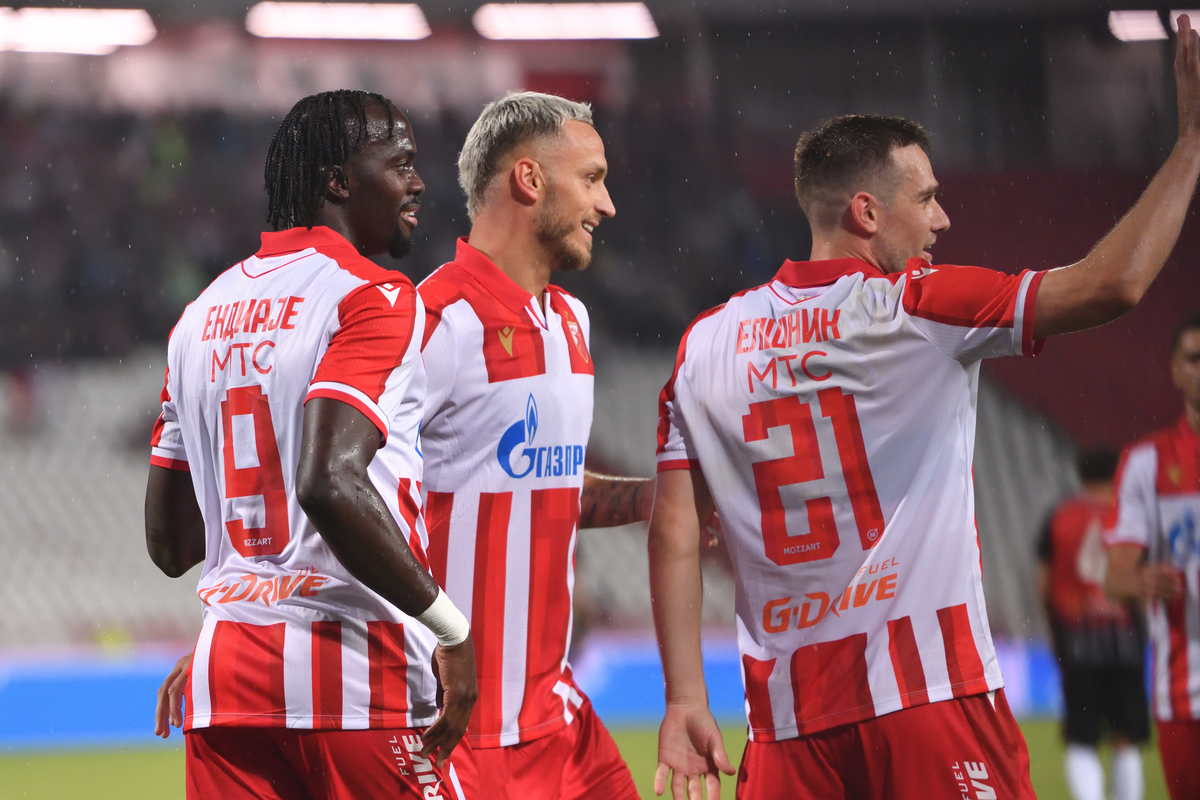 PEPE CHERIF NDIAYE Pepe Cerif Ndiaje, MARKO ARNAUTOVIC, TIMI MAX ELSNIK Timi Maks Elsnik fudbaleri Crvene zvezde na utakmici kvalifikacija za UEFA Ligu Sampiona protiv Linkoln Red Imps Gibraltar na stadionu Rajka Mitica, Beograd 29.07.2025. godine Foto: Marko Metlas Fudbal, Crvena zvezda, UEFA Liga Sampiona , Linkoln Red Imps Gibraltar, Kvalifikacije