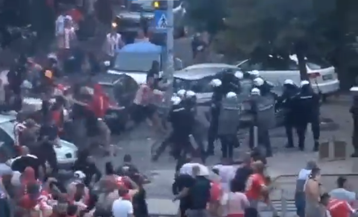 Policiji i Delije
