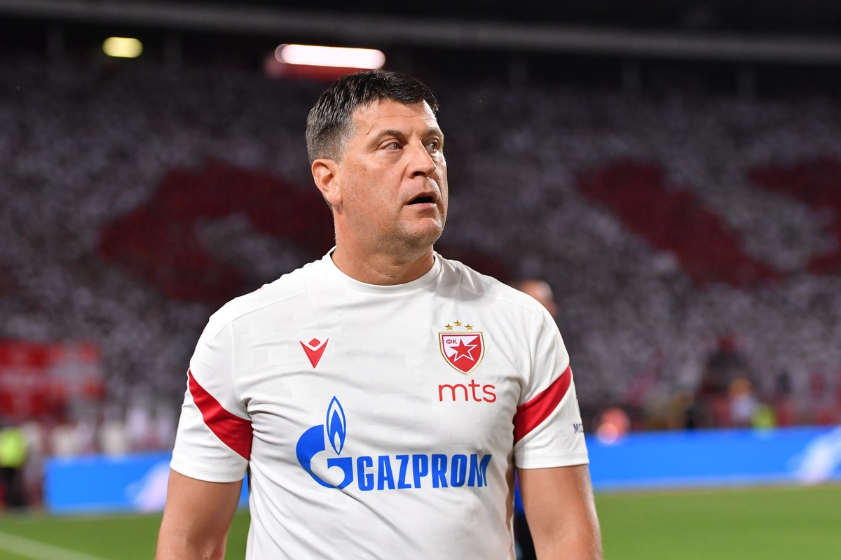 Trener Crvene zvezde na utakmici kvalifikacija za UEFA Ligu Sampiona protiv Leha Poznanj na stadionu Rajko Mitic, Beograd 12.08.2025. godine Foto: Marko Metlas Fudbal, Crvena zvezda, UEFA Liga Sampiona , Leh Poznanj, Kvalifikacije