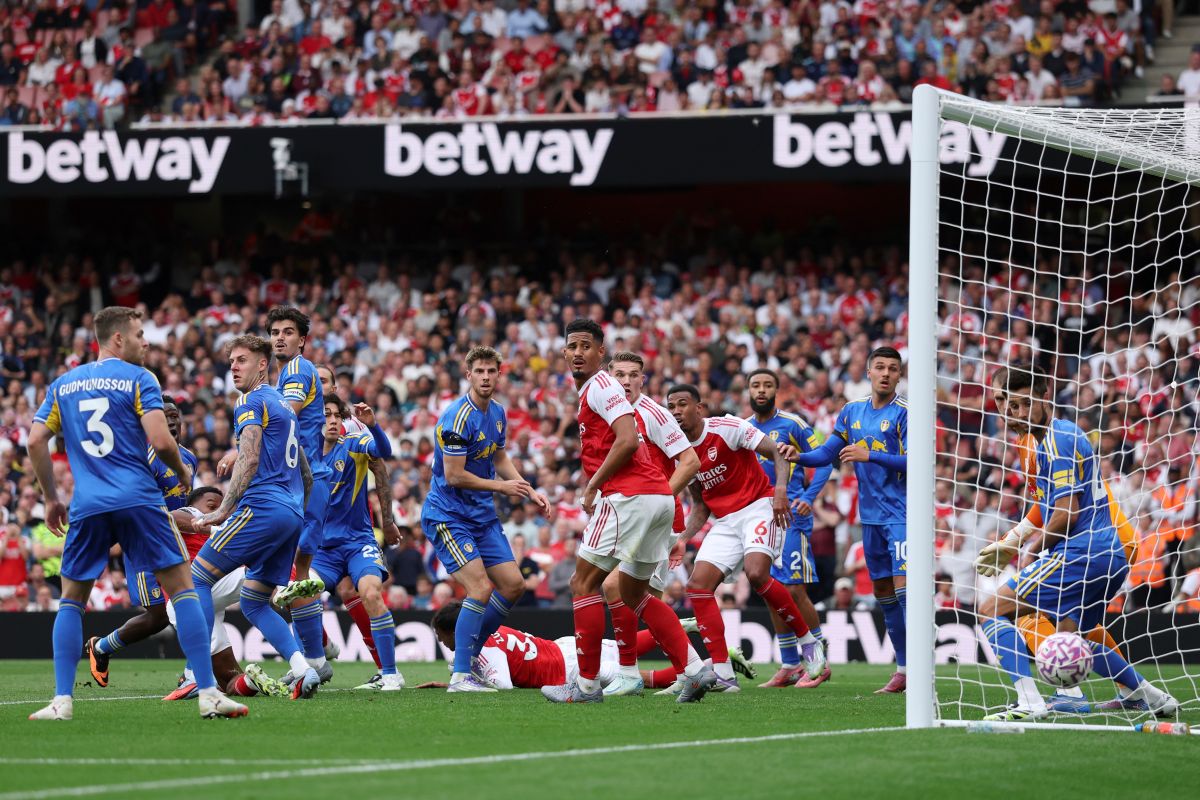 Arsenal's Jurrien Timber, at left on the ground, scores the opening goal during the English Premier League soccer match between Arsenal and Leeds United at Emirates stadium in London, England, Saturday, Aug. 23, 2025. (AP Photo/Ian Walton)
