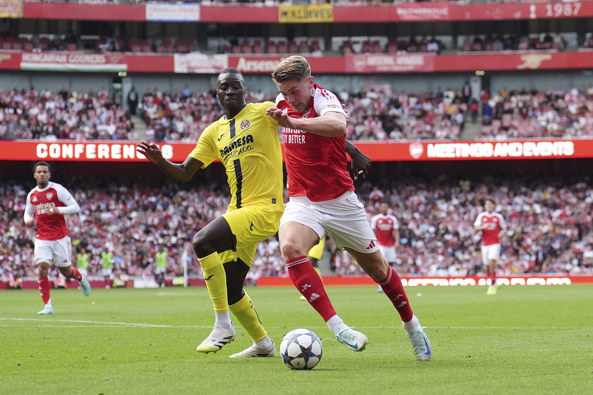 Arsenal's Viktor Gyokeres, right, and Villarreal's Pape Gueye battle for the ball during the Emirates Cup match at the Emirates Stadium, London, Wednesday Aug. 6, 2025. (John Walton/PA via AP)